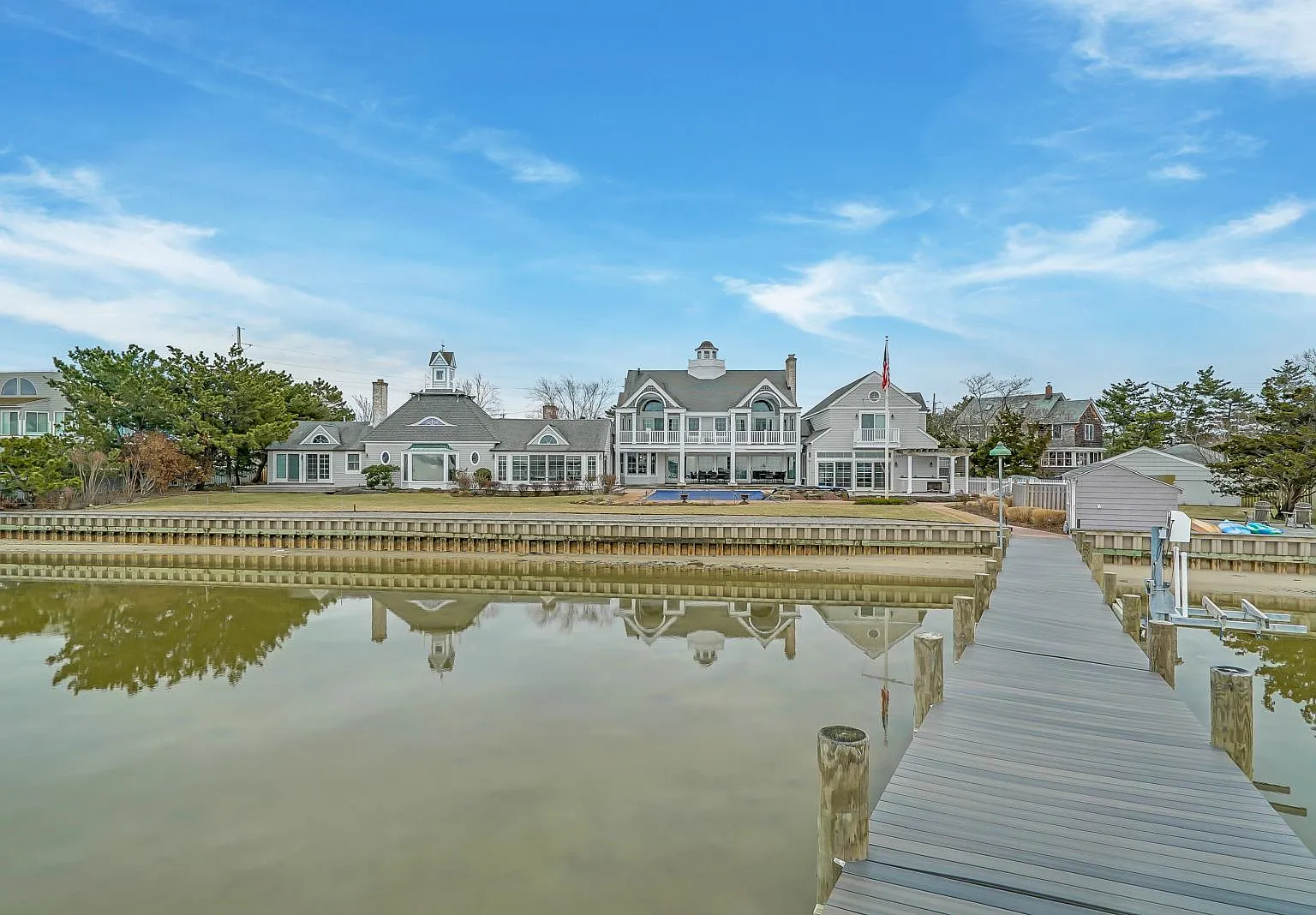 8 bed, 8000 sqft, $160,000 — Photo 2