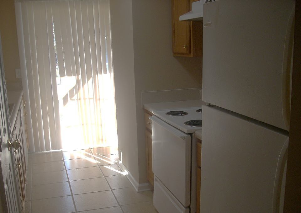 2nd image of 903 Stonehaven Cir