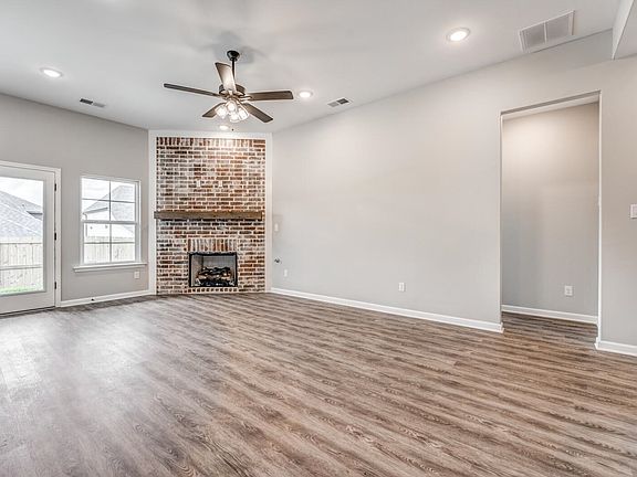 4th image of 90 Blue St