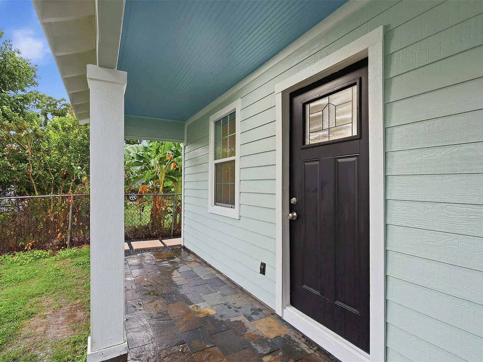 2 bed, 1.0 bath, 1080 sqft, $2,400 — Photo 2