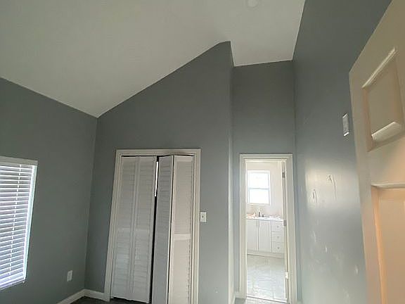 4th image of 39 Cedarhurst Pl