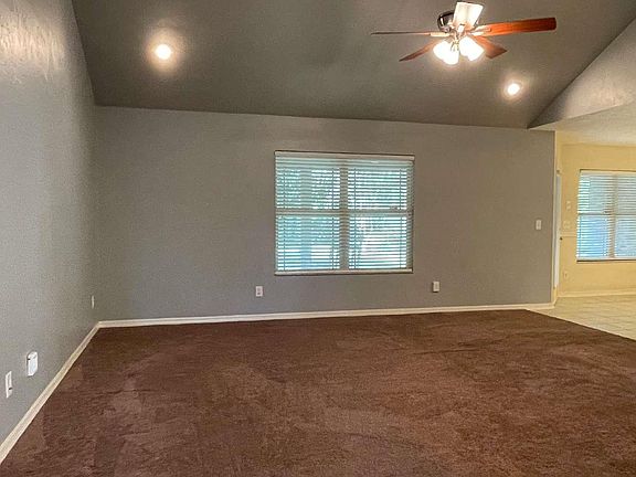 4th image of 118 SW Guinevere Way