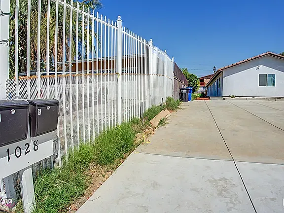3 bed, 1200 sqft, $1,800 — Photo 3