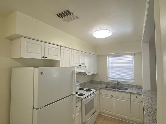 4th image of 500 75th Ave N Unit 5