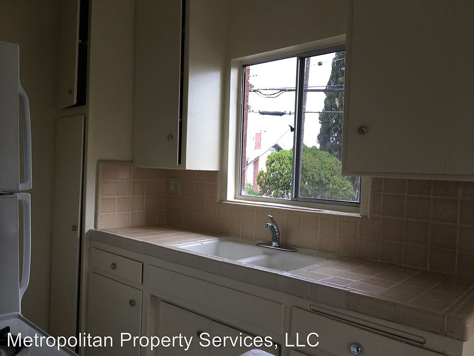2nd image of 1751 N Wilton Pl APT 4