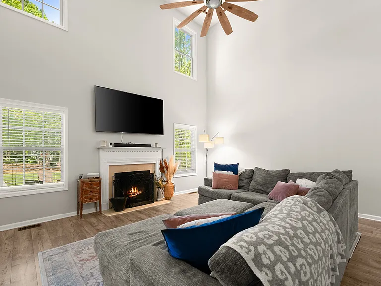 3947 Walnut Grove Way — Photo 10