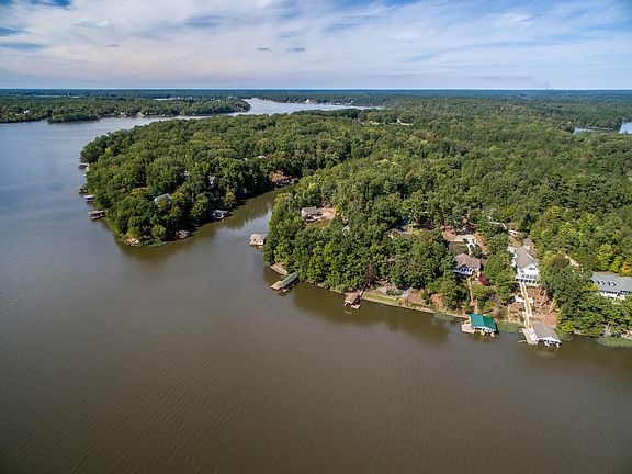4th image of 175 Russell Dr