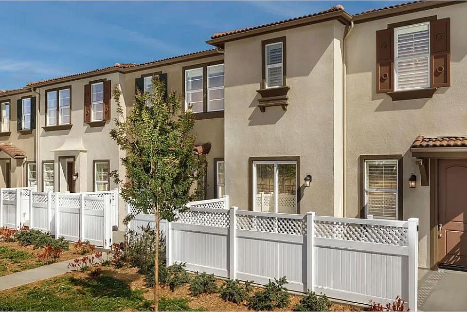 1st image of 34495 Algarve Ave #7