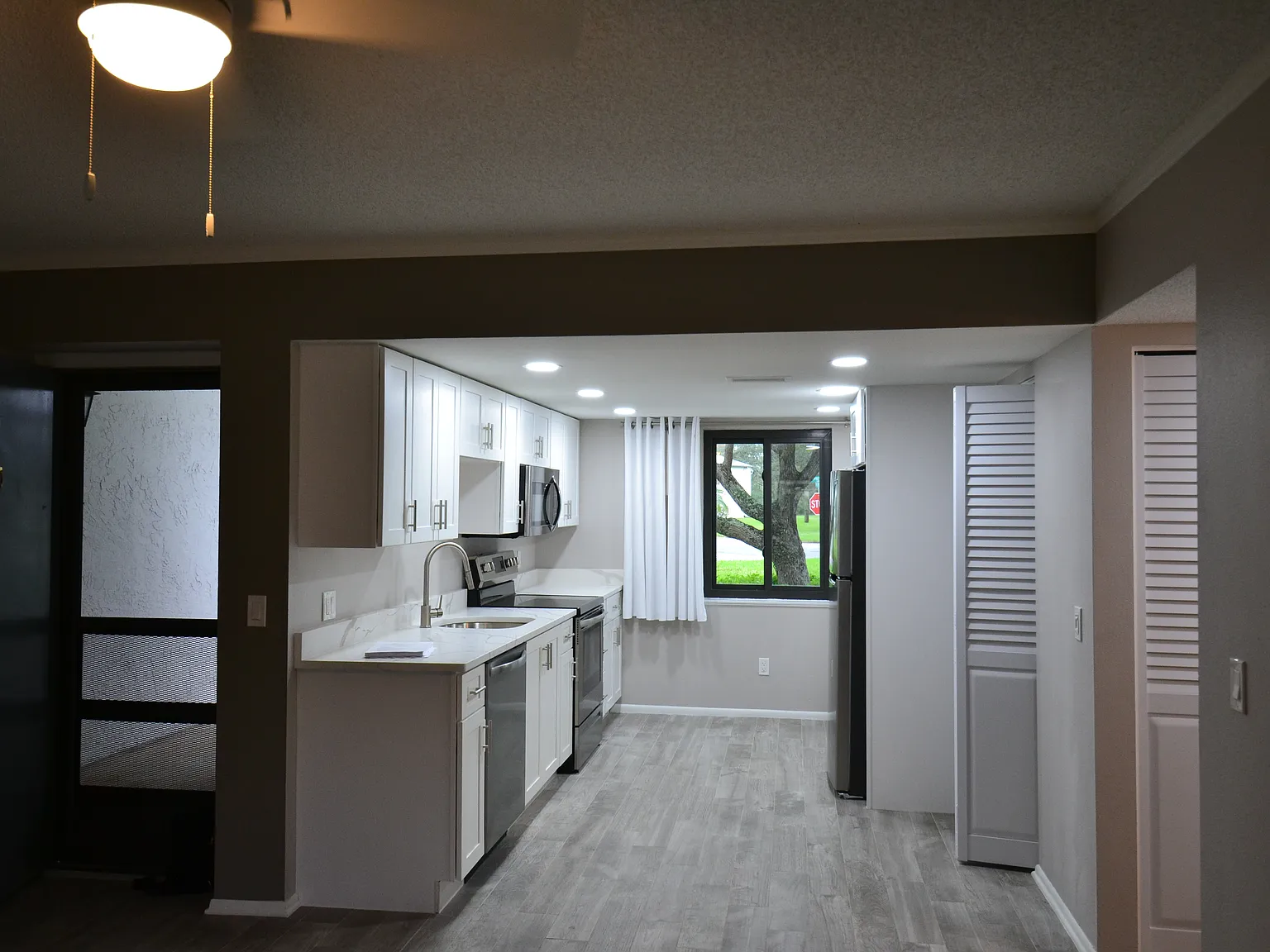 All New ELW downstairs 2 Bed — Photo 4