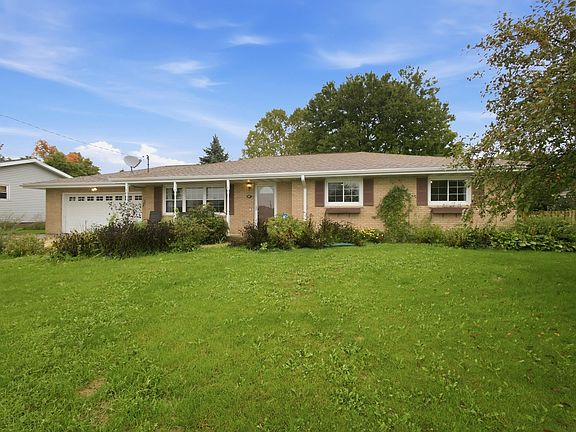 3rd image of 609 Oak Ln