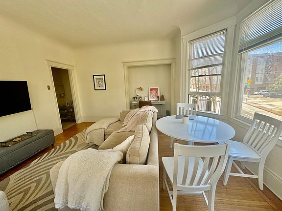 2nd image of 1090 Francisco St #4
