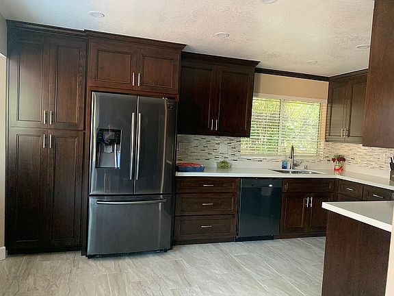 3rd image of 1028 Peppertree Dr