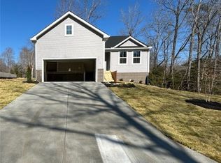 166 Highgate Dr, Hartfield, VA 23071