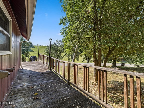 4th image of 1203 Golf Course Rd