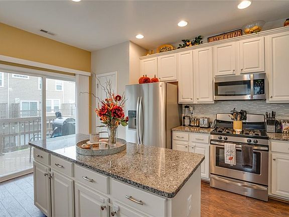 3rd image of 5032 Spinel St #230