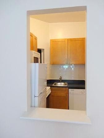 2nd image of 207 E 89th St APT C9