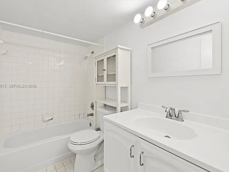 999 Hamilton Dr #999B — Photo 21