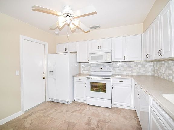 4th image of 601 Ironwood Cir #163