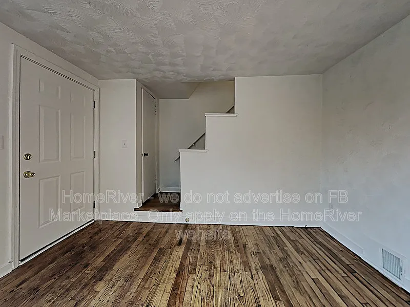 2 bed, 1.0 bath, $1,300 — Photo 2