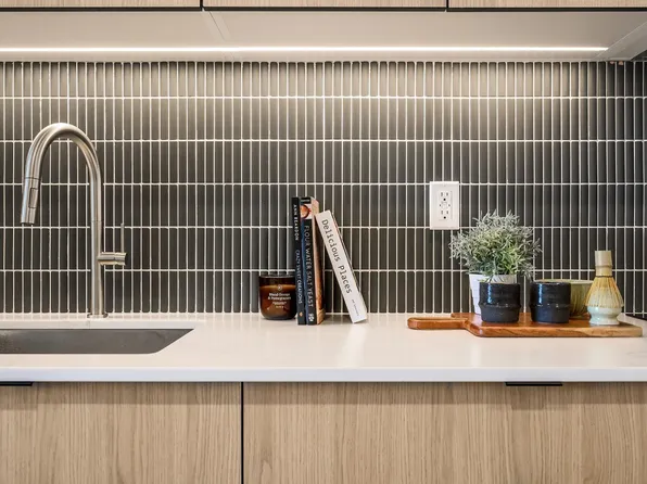 880 Atlantic Avenue image 4 of 33