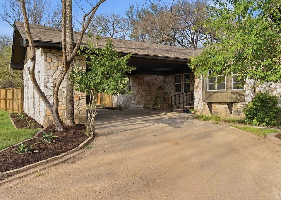 8707 White Cliff Dr