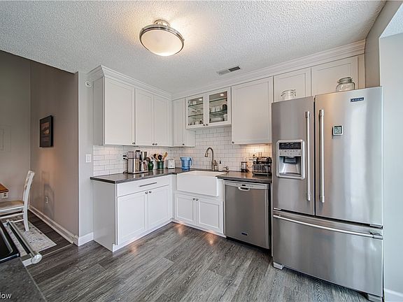 4th image of 220 Fox Hollow Dr APT 401