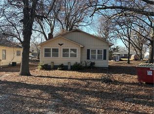 114 S High St, Arma, KS 66712