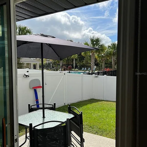 863 Grandin St — Photo 10