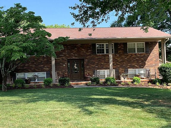 5th image of 2836 Shady Ln