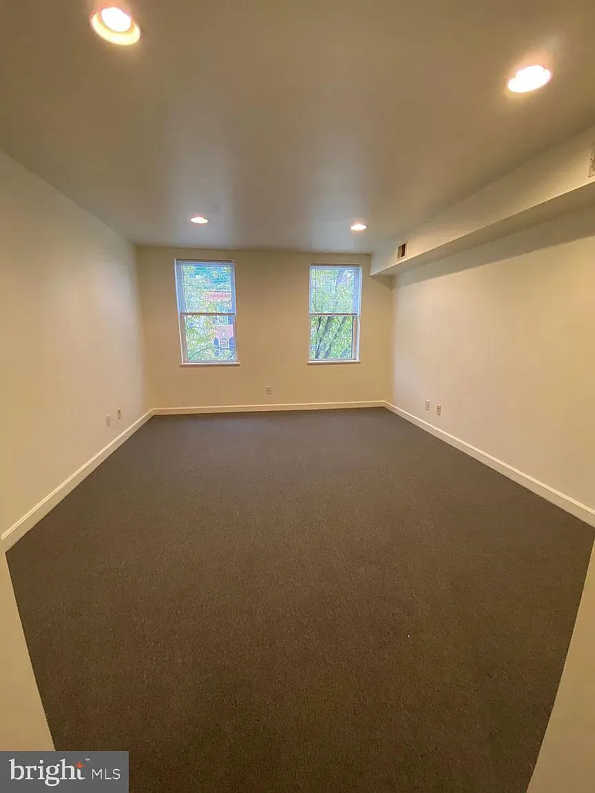 3 bed, 2600 sqft, $3,000 — Photo 4