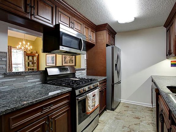 4th image of 602 Ivy Green Ln SE #602