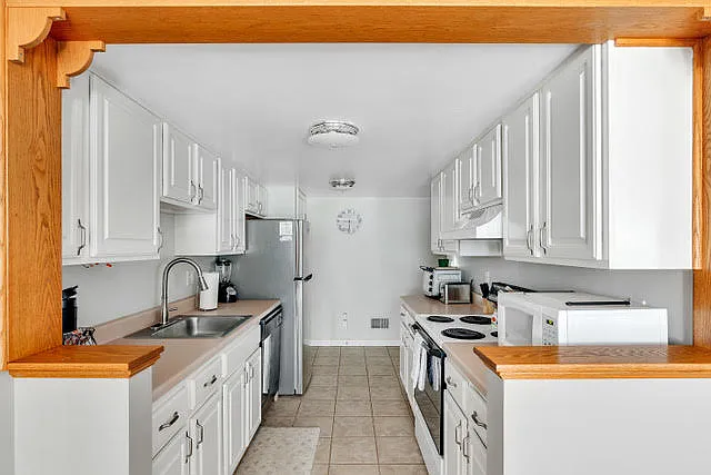 3 bed, 2.5 bath, $2,500 — Photo 2