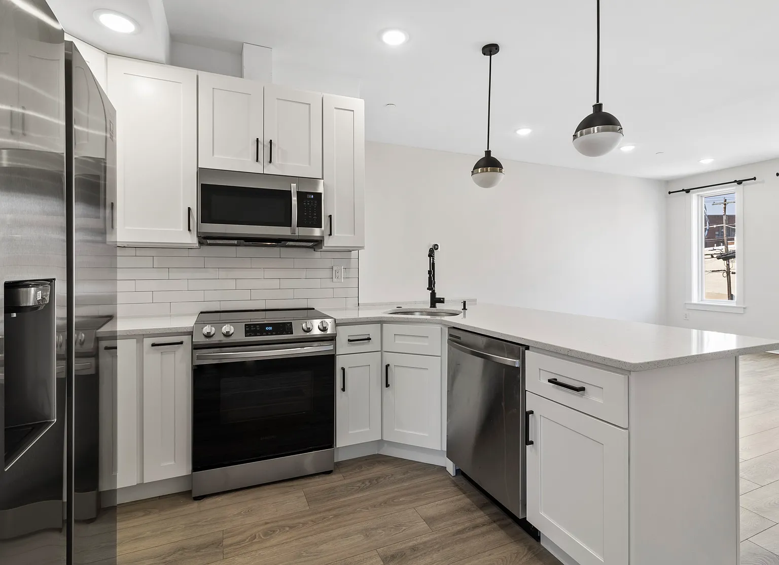 2 bed, 1000 sqft, $1,950 — Photo 2