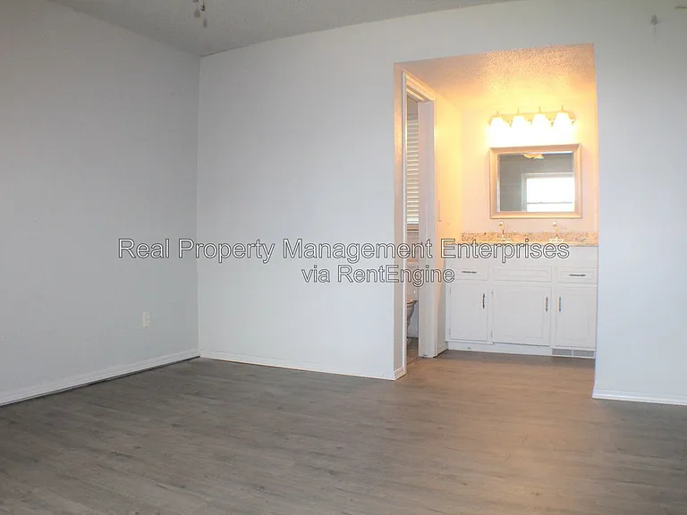 10904 N Florida Ave — Photo 10