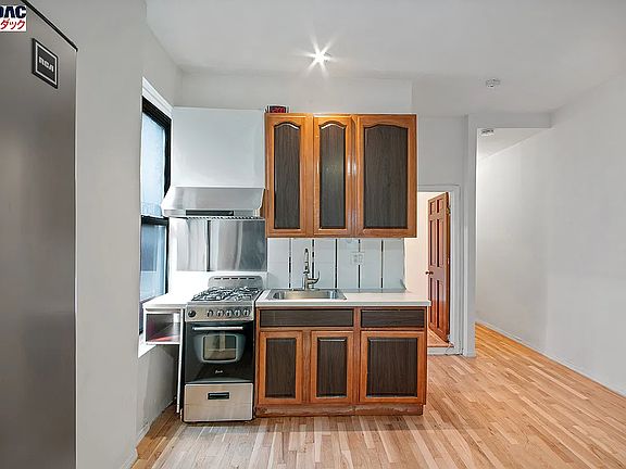 2nd image of 246 E 51st St APT 21