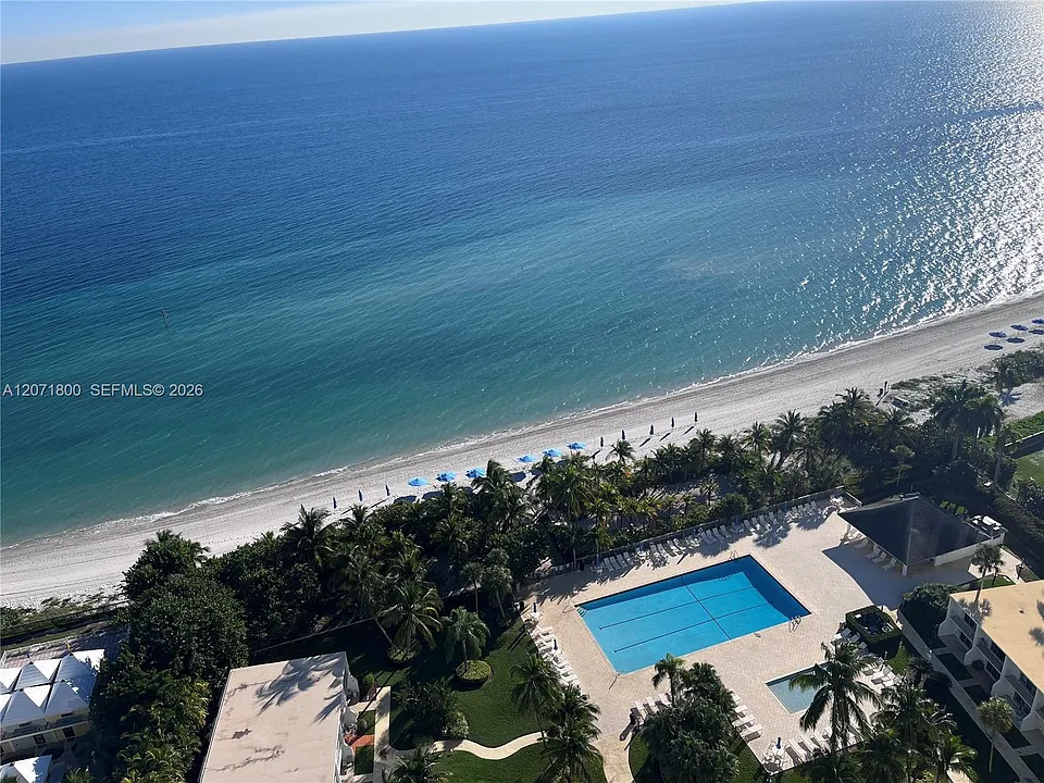 881 Ocean Dr #18B