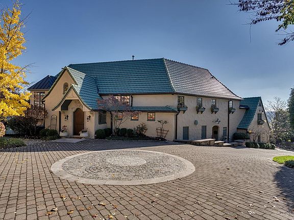 2nd image of 1834 Keys Crescent Ln