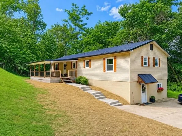 1515 Rock Point Rd, Wheeling, WV 26003