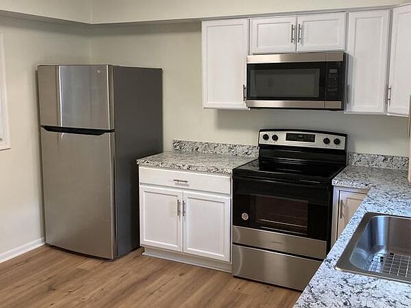 5th image of 3321 Rainier Ct #1