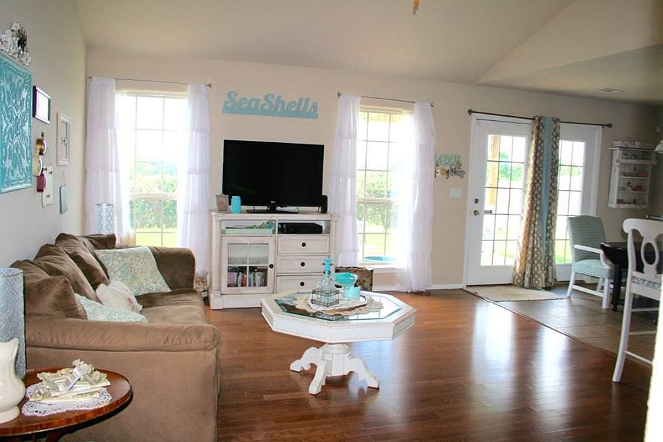 1st image of 2331 Bunker Ln