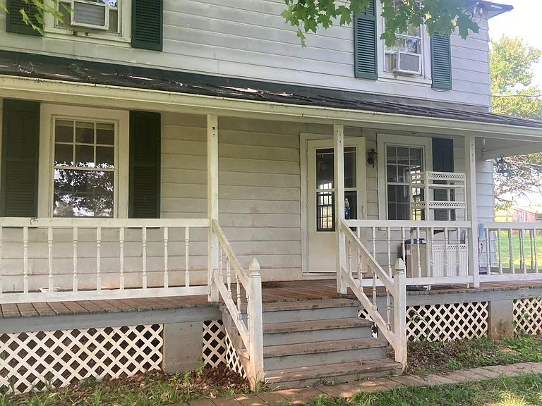 10240 Spotswood Trl — Photo 1
