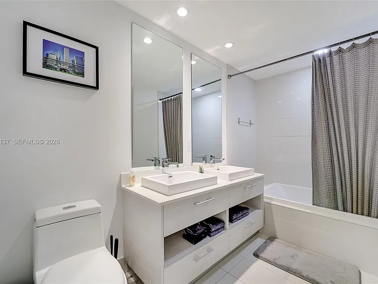 45 SW 9th St #1905 — Photo 8