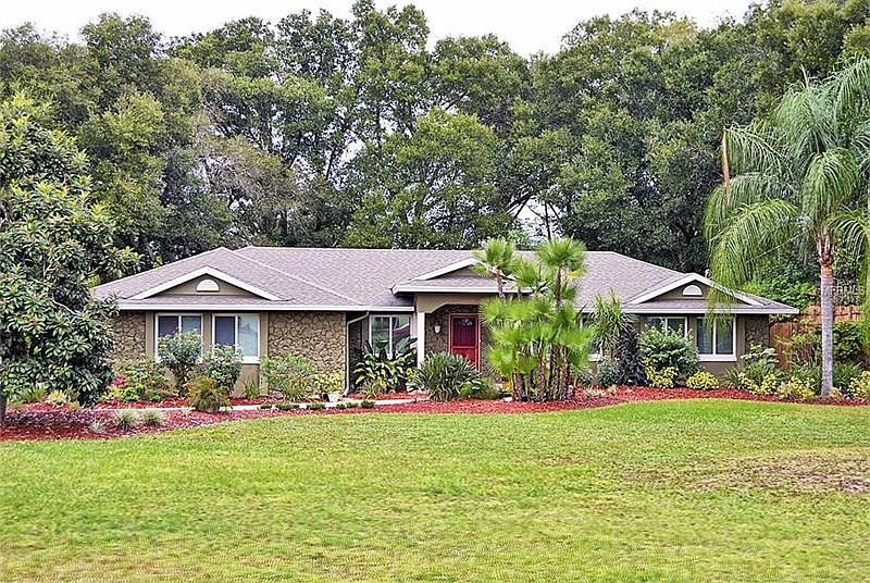 1st image of 110 Sandy Oaks Pl