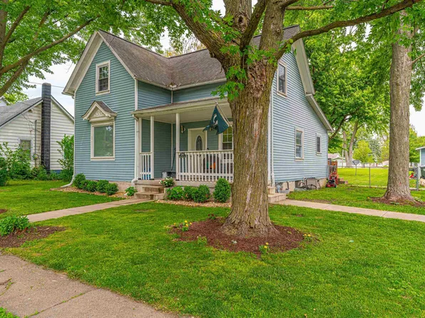 264 E Main St, Warrensburg, IL 62573