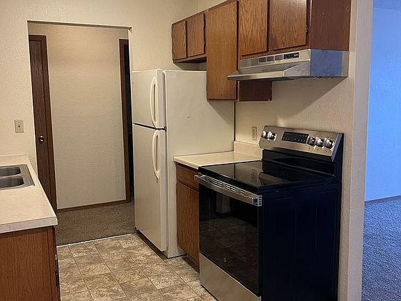 2nd image of 412 1st St NE
