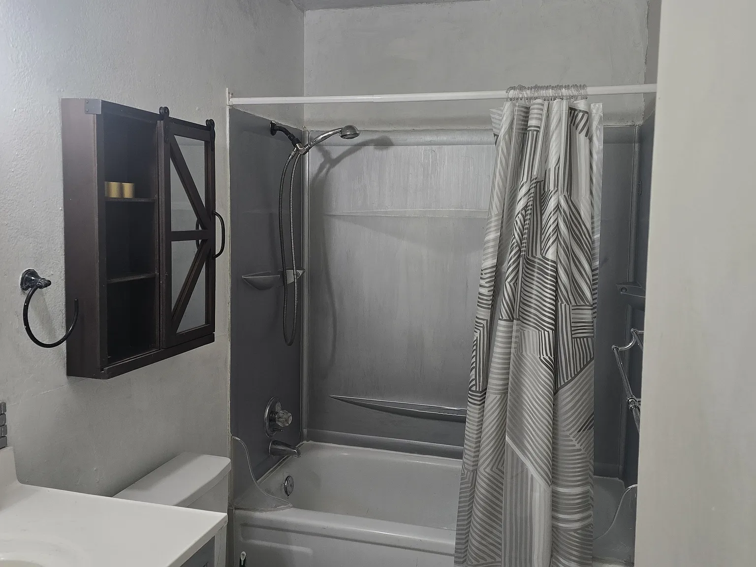 2 bed, 900 sqft, $2,000 — Photo 3