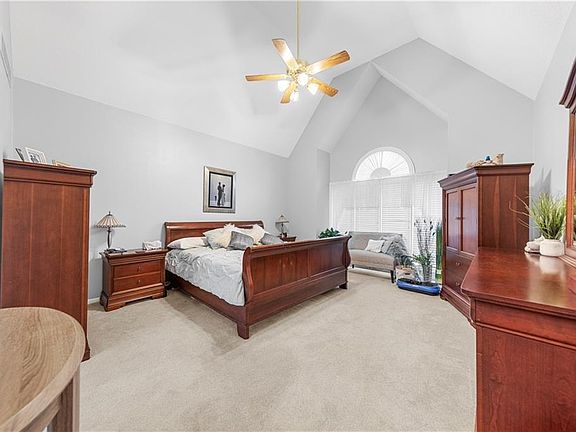 5th image of 602 Ridgewood Dr