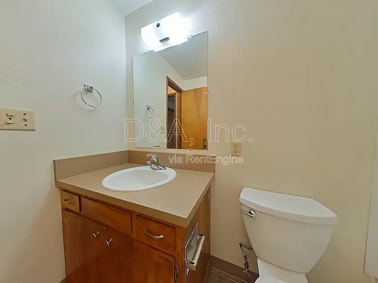555 NW Kings Blvd #1 — Photo 7