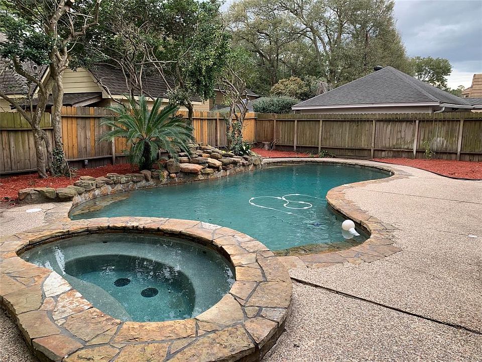 1st image of 1826 Roanwood Dr