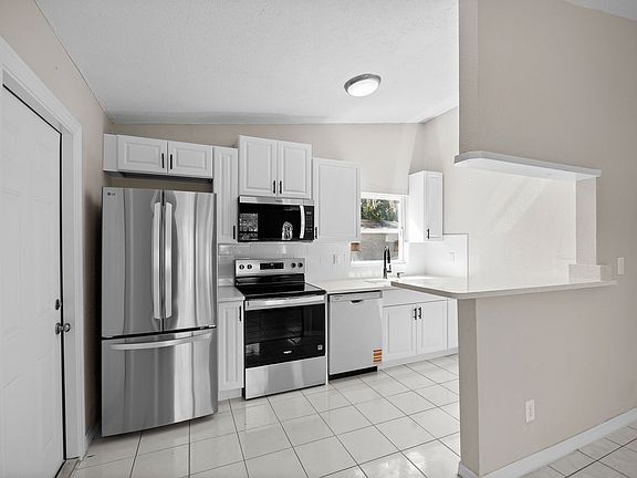 3rd image of 818 28th Street Cir E
